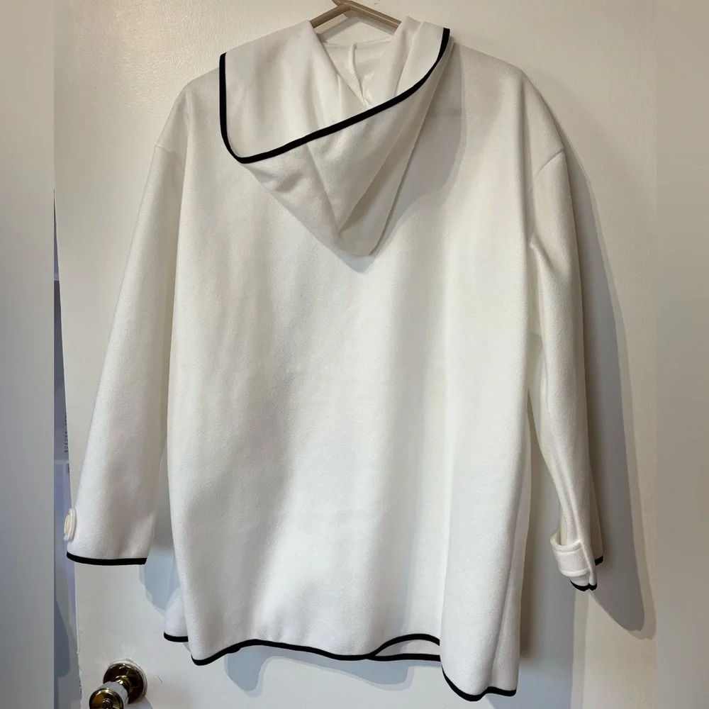 ❌SOLD Elegant White Women's Coat with Black Trim – Size L 🤍 - Picture 5 of 5